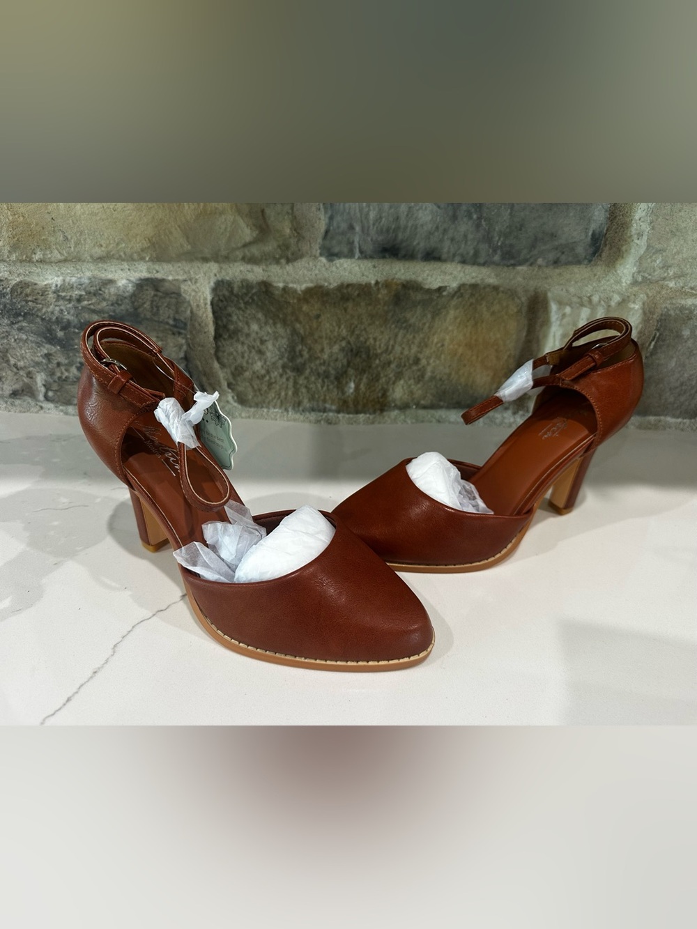 Brown Mostrin heels feature a pointed toe buckled ankle strap Size 8.5 EU 38.5